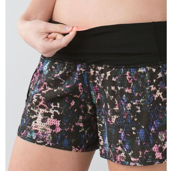 Lululemon Run Times Short *4-way Stretch Floral Sport Black Multi / Black Size 8 - Picture 1 of 3
